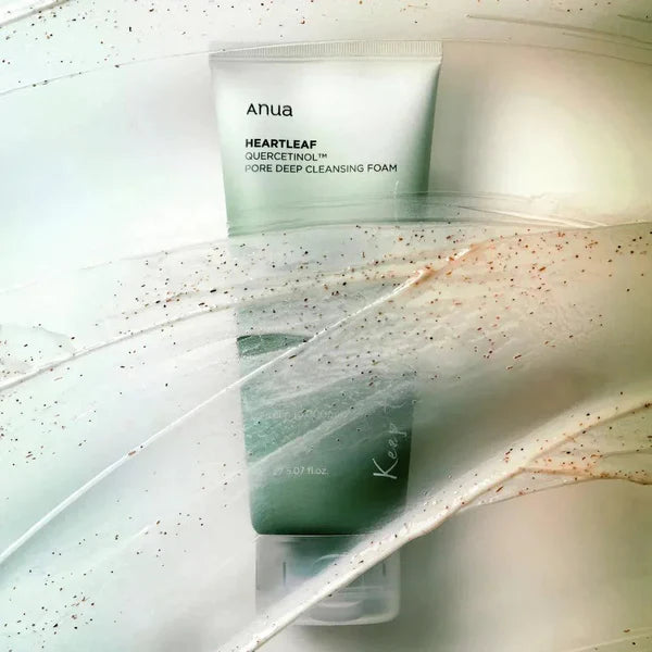 Application mousse nettoyante Anua sur le visage
