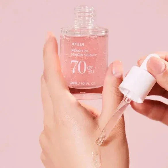Teint qui paraît plus unifié et lumineux avec une utilisation régulière du Sérum Éclat Anua Peach.